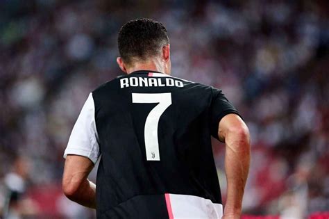 K­o­r­o­n­a­v­i­r­ü­s­ ­e­n­ ­ç­o­k­ ­R­o­n­a­l­d­o­­y­u­ ­z­a­r­a­r­a­ ­u­ğ­r­a­t­t­ı­